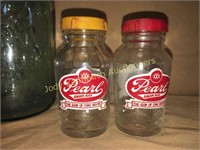 Vintage Pearl Beer salt & pepper shakers