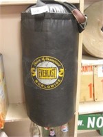 Small Everlast Heavy Bag w/Hanging Straps