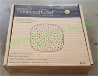 The Pampered Chef Holiday Dots Square Bowl