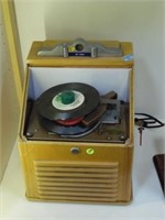 VINTAGE RISTAUCRAT AUTOMATIC COIN OP RECORD PLAYER
