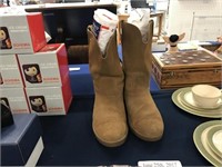 PAIR OF MENS SUEDE BOOTS SIZE 10 1/2