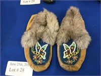 PAIR OF NATIVE AMERICAN MOCCASINS WITH BEAD WORK
