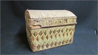 Early Mik`Mak quilwork domed box
