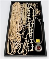 Lot of jewelry and pearls