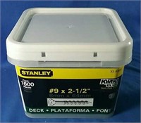 New 1,600 count Stanley 2-1/2" deck screws