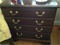 Small mahogany 4 drawer chest