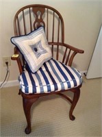 Mahogany Queen Anne style Windsor arm chair