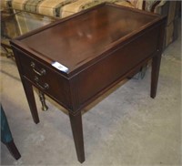 Vtg Mahogany End Table w/ Drawer