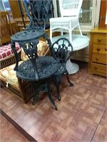 Cast iron table with two chaira Beautiful very