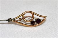 Calla Lily Form Gold Plate with Amethyst Hatpin