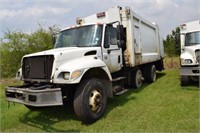 2005 INTERNATIONAL 7400 DT570 GARBAGE TRUCK