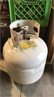 Propane gas tank, empty (725) has a quick release