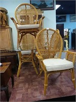 Beautiful rattan d\r glass top w/ four chairs