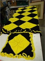 HAND CROCHETED YELLOW & BLACK BED COVER W/PILLOW
