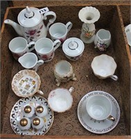 SELECTION OF TEACUPS AND SAUCERS
