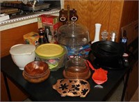 SELECTION OF KITCHEN ITEMS