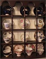 SELECTION OF TEACUPS AND SAUCERS