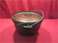 Footed Cast Iron Dutch Oven w/ Lid
