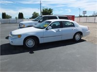 1999 Lincoln Towne Car & Set of (4) Snow Tires