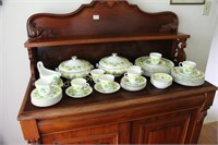 WEDGWOOD DINNER SERVICE FOR 8 - KINGCUP W4050