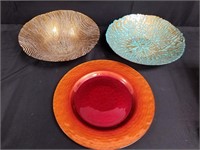 3PC CHARGER AND PAIR OF GLASS BOWLS