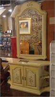 Pulaski Entry Cabinet w/Mirror