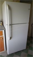 GE refrigerator freezer model GTS18TBSAWWW