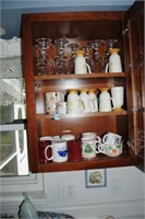 CONTENTS OF CABINET: COFFEE CUPS, MUGS AND