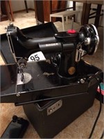 Singer Featherweight 221 sewing machine in case