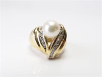 14K Yellow Gold Pearl and Diamond Fashion Ring