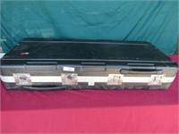 ROLLING CASE WITH LATCHES