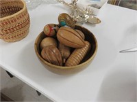 wooden bowl & wooden eggs