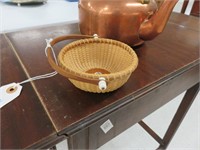 Small wicker basket w/ handle