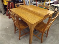 OAK TABLE W/ 4 CHAIRS & 3 LEAVES