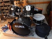 MAPEX 5PC DRUM SET WITH STOOL