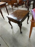 Fallon And Helen Mahogany End Table With Drawer