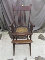 ANTIQUE AMERICAN OAK PATTERN BACK YOUTH CHAIR