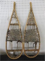 ANTIQUE PRIMITIVE SNOW SHOES 38"T X 12"W