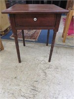 19TH CENTURY PINE FARM TABLE WITH PEG CONSTRUCTION