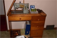 Singer Sewing Machine w/4 Drawer Cabinet & Access.