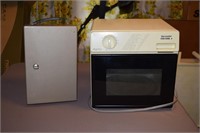Lot-Small 1/2 Pint Microwave, Safe Box w/Key