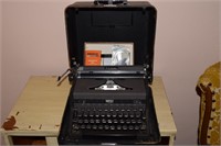 Royal "Vintage" Typewriter-Quiet Deluxe w/Case