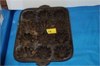 CAST IRON CORN MUFFIN PAN