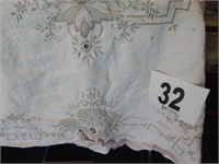 CUTWORK EMBOIRDED TABLE CLOTH OVAL 102"X64"