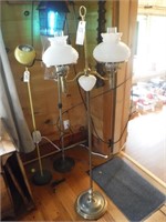 FLOOR LAMP W/MILK GLASS HOBNAIL SHADES