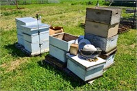 BEE HIVES & EXTRAS