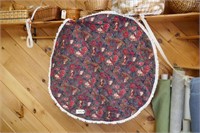 QUILTED ROUND TABLE COVER 42"