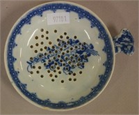 Good early C19th Staffordshire Pearlware strainer