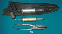 Lot: two grease guns and a pair of steel shears