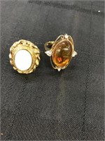 2 Fashion Rings/ Amber